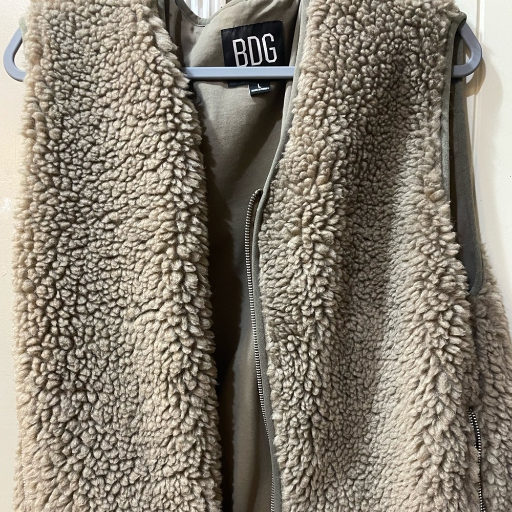 Women’s BDG Sherpa vest (urban outfitters)